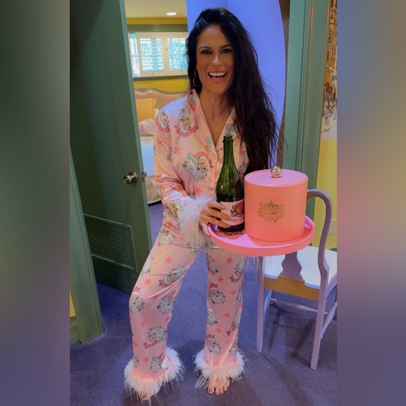 🎅🏽NWT🎅🏽Sexy Santa Pink Christmas 2 Piece Button Up Silky Pajama Set w Fur Trim - Picture 7 of 17